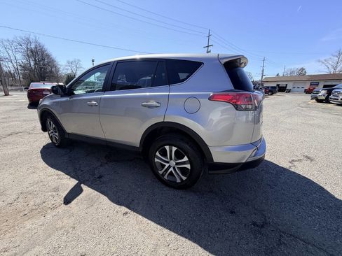 Used 2017 Toyota RAV4 LE w/ Carpet Mat Package image 12