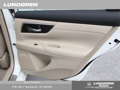 Used 2013 Nissan Altima 2.5 SL w/ Technology Pkg FWD image 19