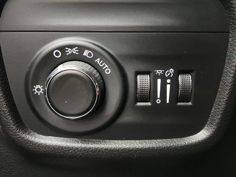 Used 2022 Jeep Grand Cherokee L Laredo AWD/4WD image 17