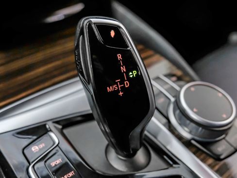 Used 2022 BMW 540i w/ M Sport Package image 28