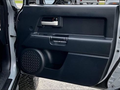 Used 2014 Toyota FJ Cruiser 4WD w/ Convenience Package image 28