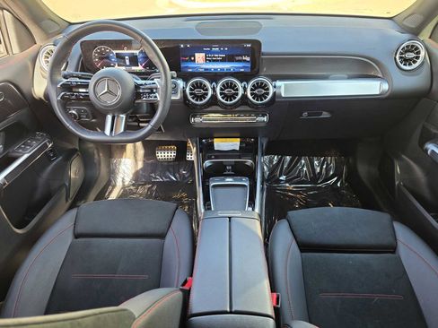 Used 2025 Mercedes-Benz GLB 250 image 8