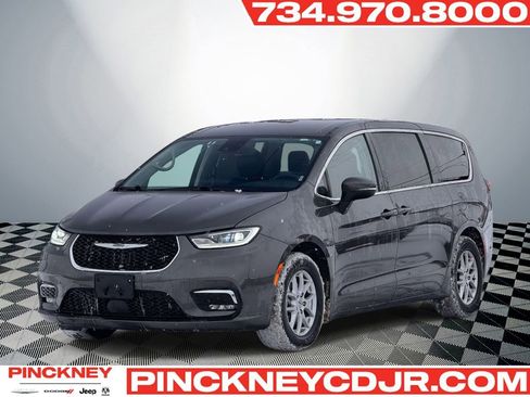 Used 2023 Chrysler Pacifica Touring-L image 1