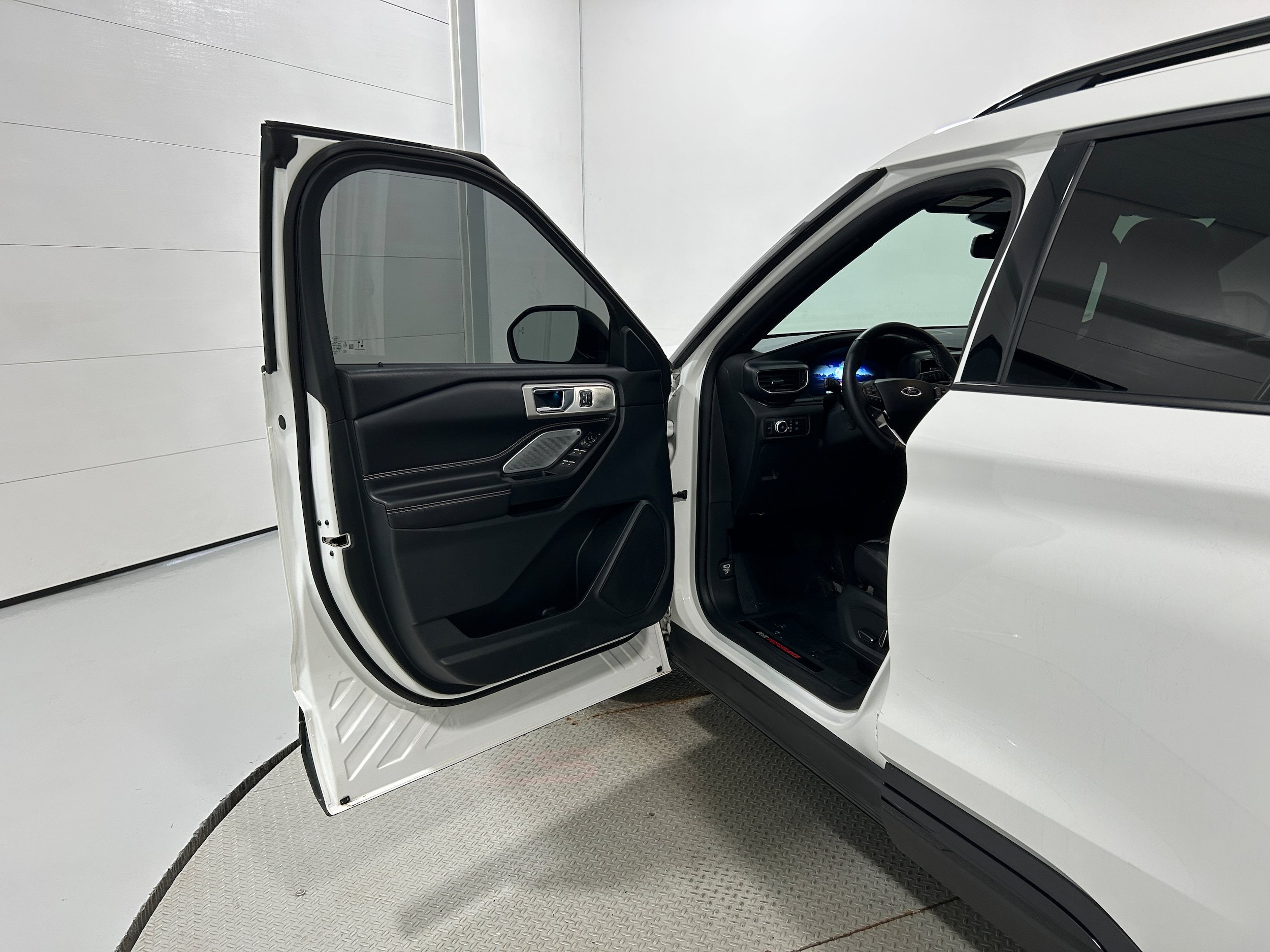 Used 2020 Ford Explorer ST w/ ST Street Pack AWD/4WD image 23