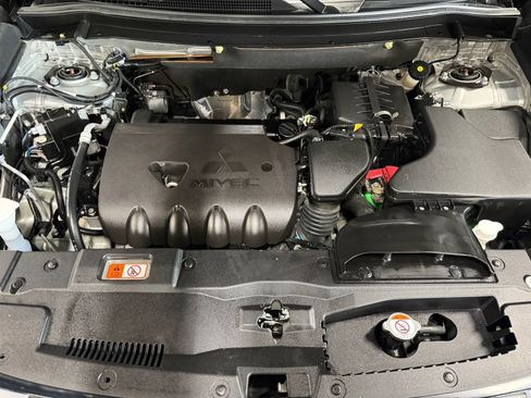 Used 2019 Mitsubishi Outlander SE image 22