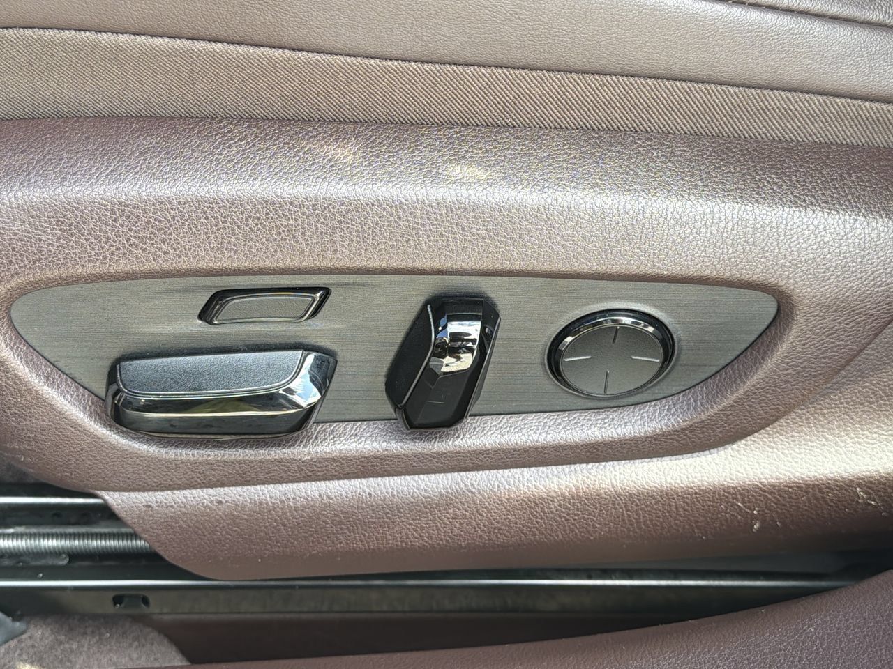 Used 2019 Lexus ES 300h w/ Accessory Package 2 FWD image 20