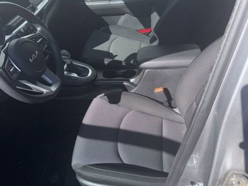 Used 2023 Kia Forte LXS w/ LXS Technology Package image 4