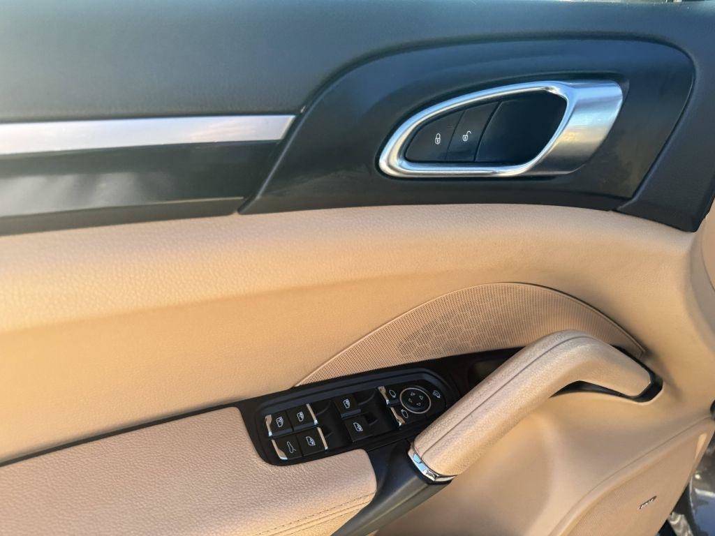Used 2016 Porsche Cayenne AWD/4WD image 9