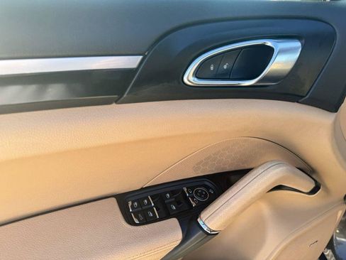 Used 2016 Porsche Cayenne AWD/4WD image 9