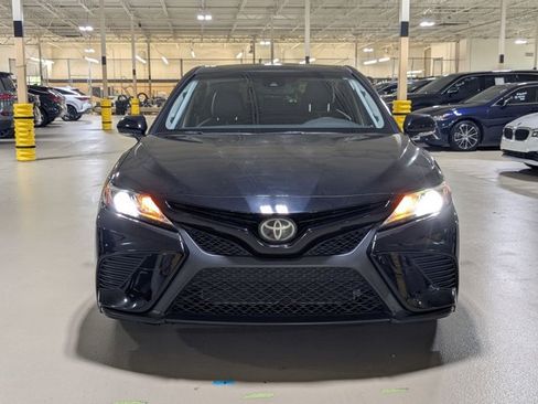 Used 2018 Toyota Camry SE w/ Convenience Package FWD image 2