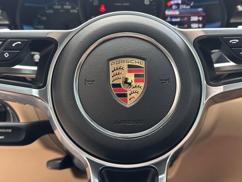 Used 2017 Porsche Macan image 33