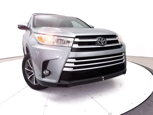 Used 2017 Toyota Highlander XLE w/ Carpet Mat Package AWD/4WD image 7
