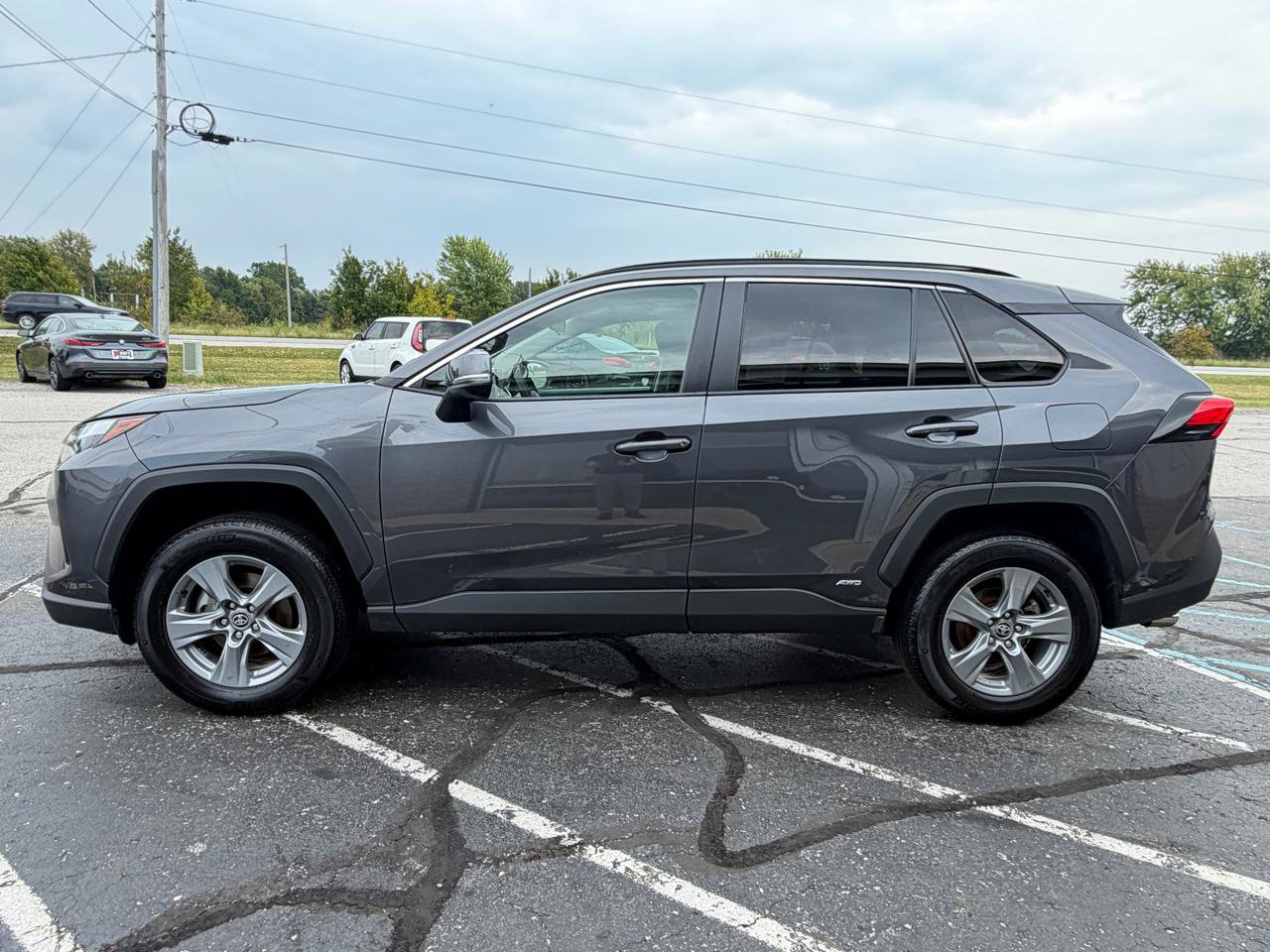 Used 2025 Toyota RAV4 XLE AWD/4WD image 2