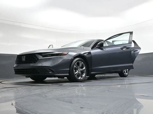 Used 2023 Honda Accord EX image 40