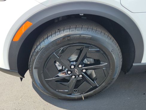 New 2026 Chevrolet Equinox EV LT image 4