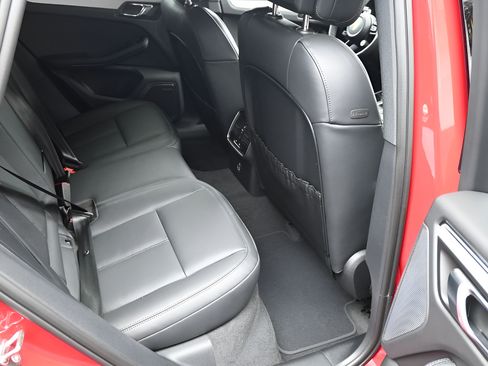 New 2026 Porsche Macan AWD/4WD image 9