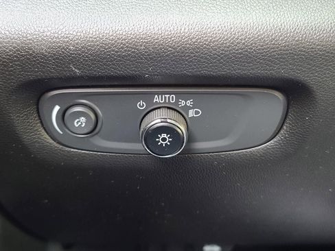 Used 2023 Chevrolet Traverse LS image 28