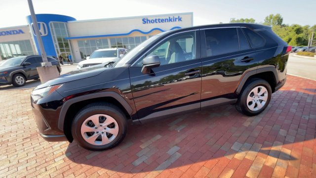 Used 2023 Toyota RAV4 LE FWD image 6