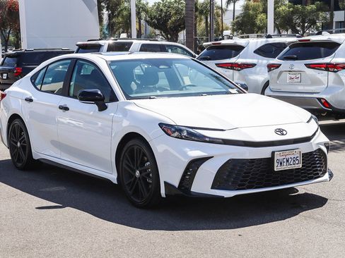 Used 2026 Toyota Camry Hybrid w/ Multimedia Upgrade Package image 3