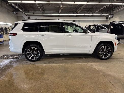 Used 2022 Jeep Grand Cherokee L Overland w/ Luxury Tech Group IV AWD/4WD image 7