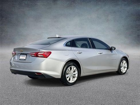 Used 2022 Chevrolet Malibu LT image 2