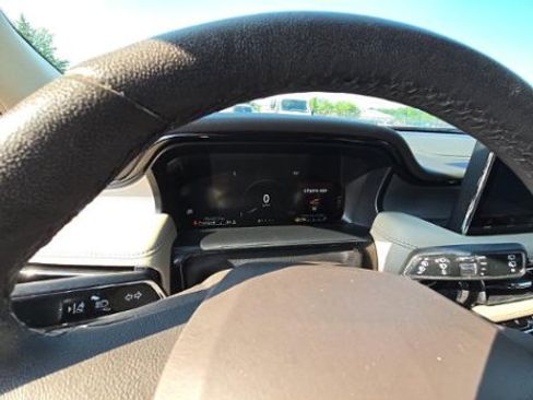 Used 2023 Lincoln Nautilus FWD w/ Premium Package image 10