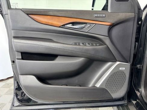 Used 2018 Cadillac Escalade Premium Luxury AWD/4WD image 10