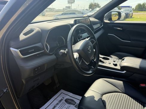 Used 2023 Toyota Highlander XSE AWD/4WD image 7