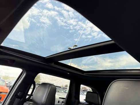 Used 2016 Jeep Grand Cherokee Overland w/ Advanced Technology Group image 12