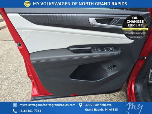 Used 2025 Volkswagen Atlas Cross Sport SEL Premium R-Line image 11