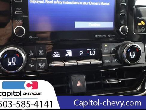 Used 2022 Toyota Highlander LE AWD/4WD image 21