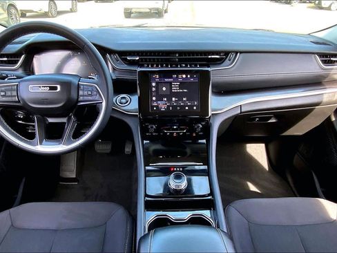 Used 2023 Jeep Grand Cherokee L Laredo image 16