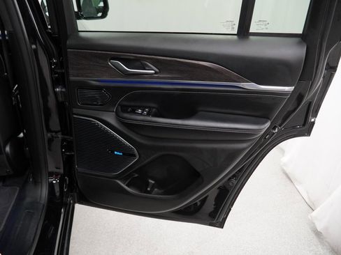 Certified 2023 Jeep Grand Cherokee Overland image 48