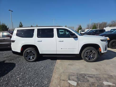 New 2026 Jeep Grand Wagoneer 4WD image 2