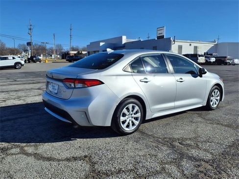 Used 2022 Toyota Corolla LE image 19