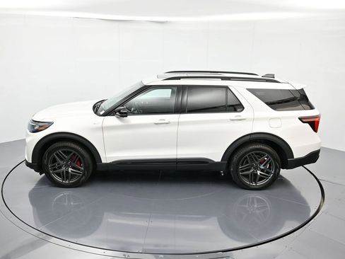 Certified 2025 Ford Explorer ST-Line w/ Premium Package image 38