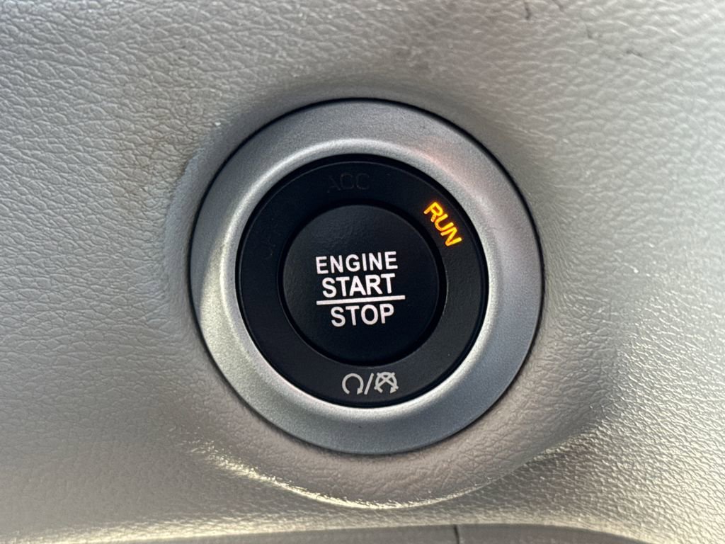 Used 2024 Chrysler Pacifica Touring-L FWD image 25
