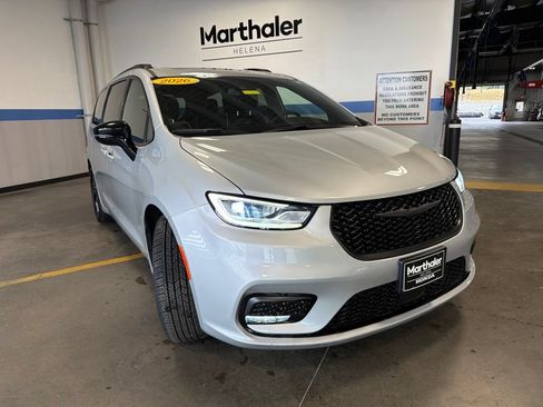 Used 2026 Chrysler Pacifica Limited w/ S Appearance Package FWD image 3