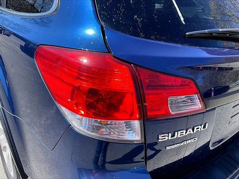 Used 2010 Subaru Outback 2.5i Premium AWD/4WD image 25