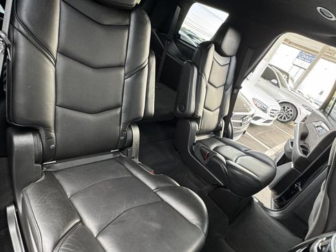 Used 2018 Cadillac Escalade Platinum AWD/4WD image 23