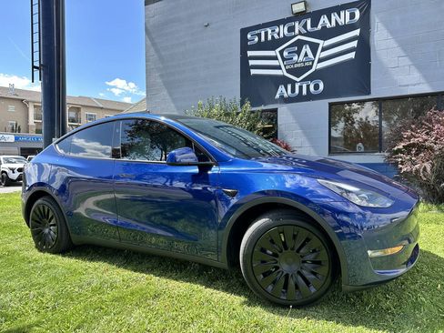 Used 2025 Tesla Model Y Long Range AWD/4WD image 1