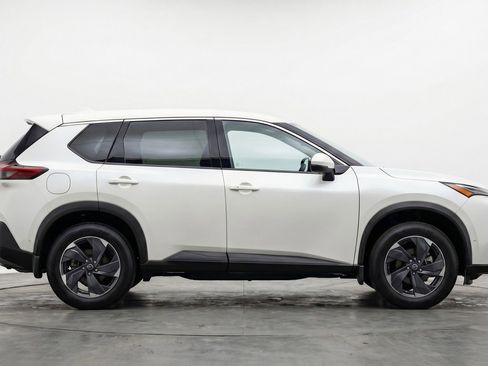 Used 2025 Nissan Rogue SV image 11
