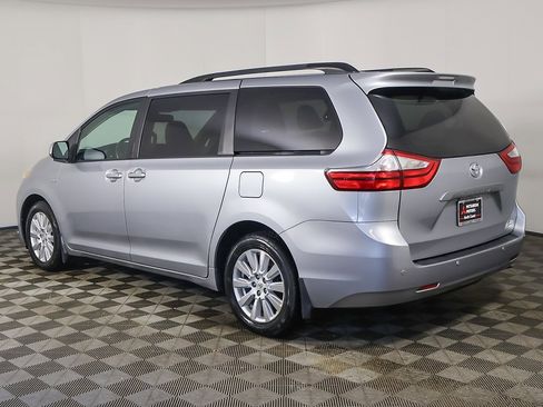 Used 2017 Toyota Sienna XLE w/ XLE Navigation Package image 10