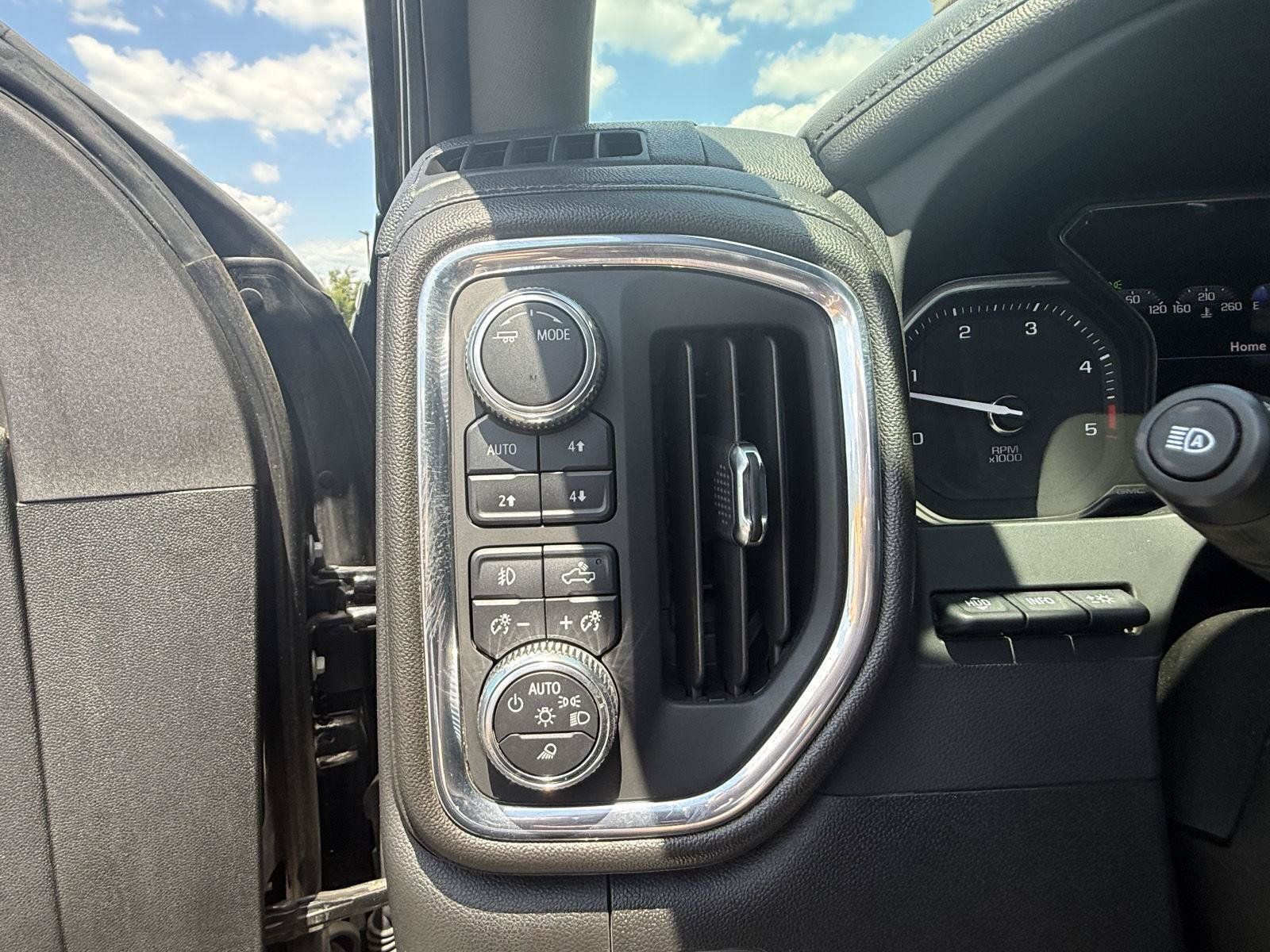 Used 2022 GMC Sierra 2500 Denali w/ Denali Ultimate Package AWD/4WD image 14