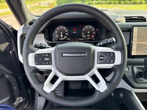 New 2025 Land Rover Defender 90 X-Dynamic SE image 14