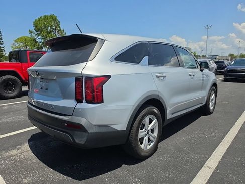 Certified 2021 Kia Sorento LX FWD image 15