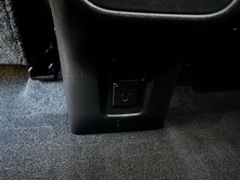 Used 2023 GMC Terrain SLT image 8