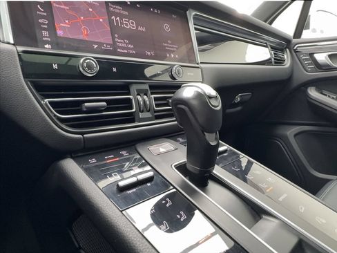 Used 2023 Porsche Macan AWD/4WD image 45