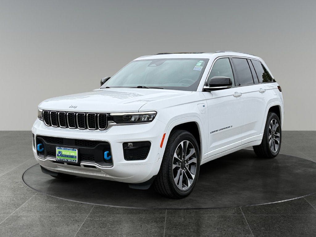 Used 2023 Jeep Grand Cherokee Overland AWD/4WD image 4