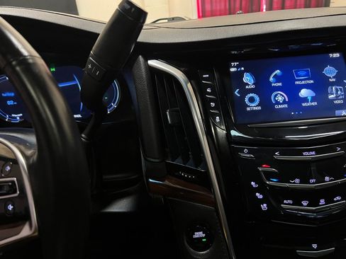 Used 2018 Cadillac Escalade Luxury RWD image 39